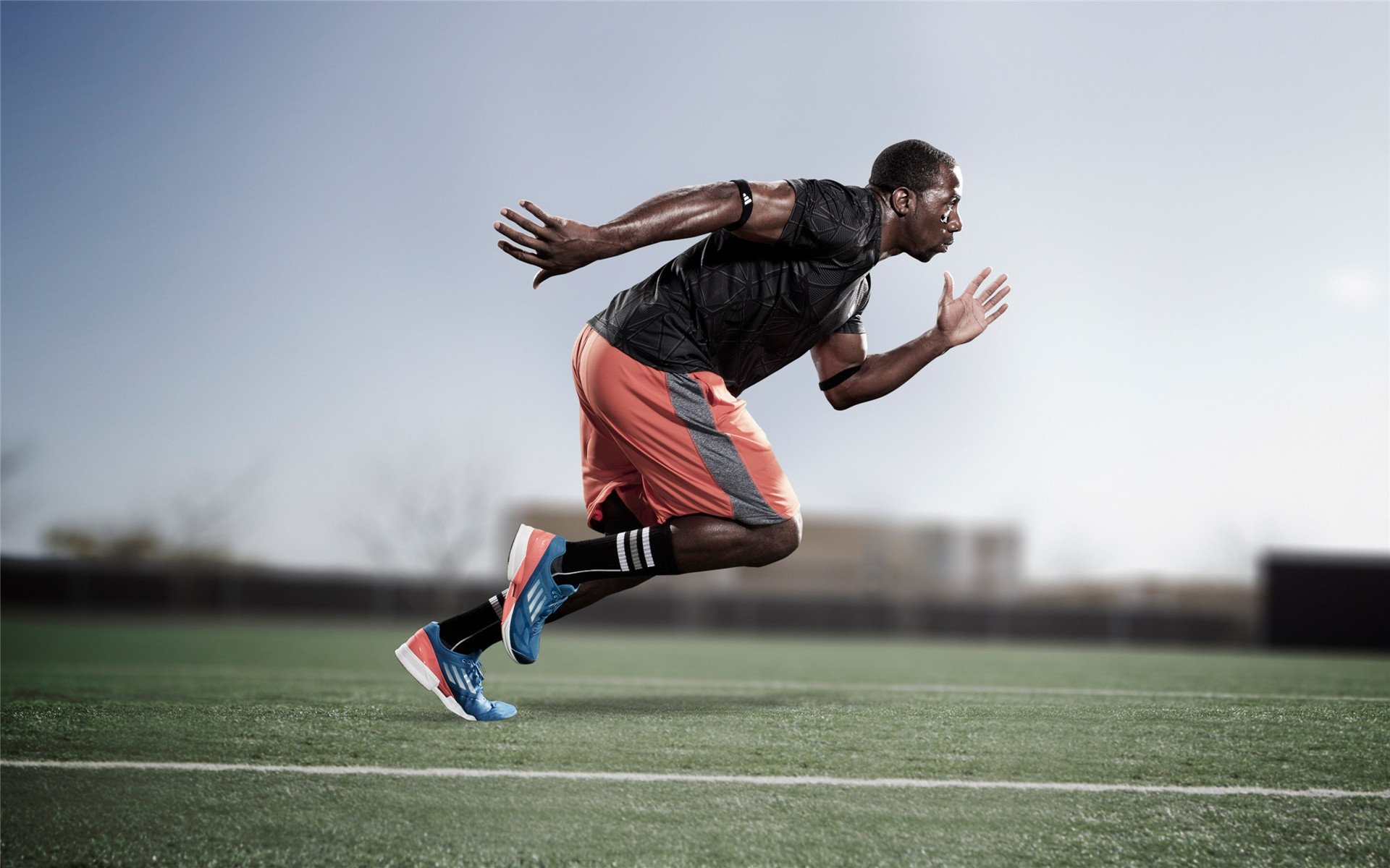 塞维利亚双中锋组合制造持续威胁，塞维利亚队