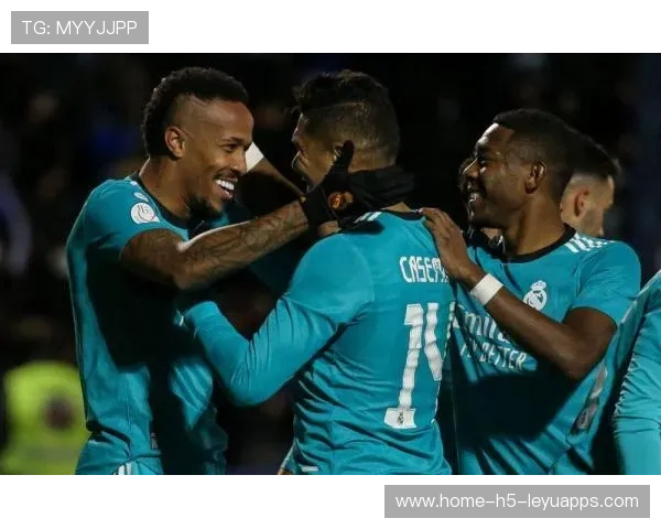 阿诺德离队后皇马右路竞争升级，新人机会来了，皇马阿尔科亚诺